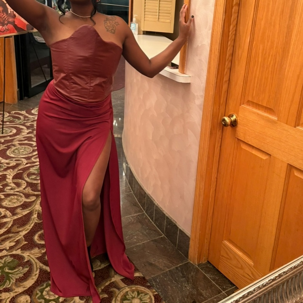 Elegant Burgundy Strapless Dress